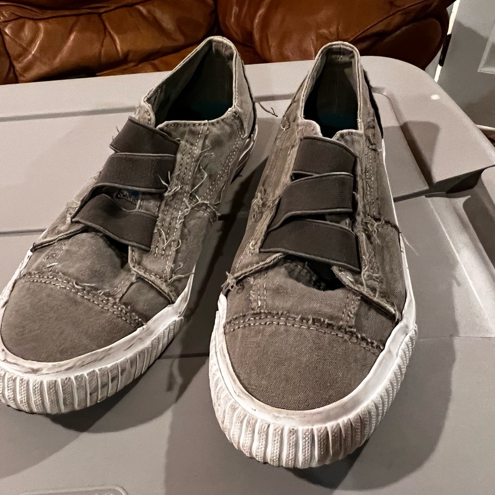 Blowfish women’s slip on sneakers